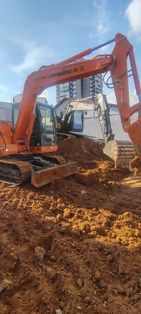 empresa de terraplenagem, limpeza de terrenos, perfuração de brocas, baldrames, demolição