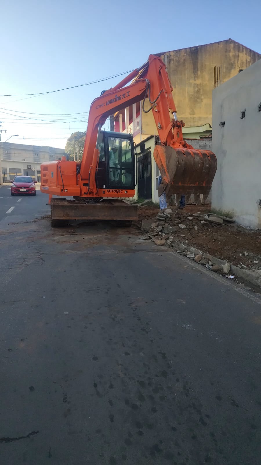 empresa de terraplenagem, limpeza de terrenos, perfuração de brocas, baldrames, demolição
