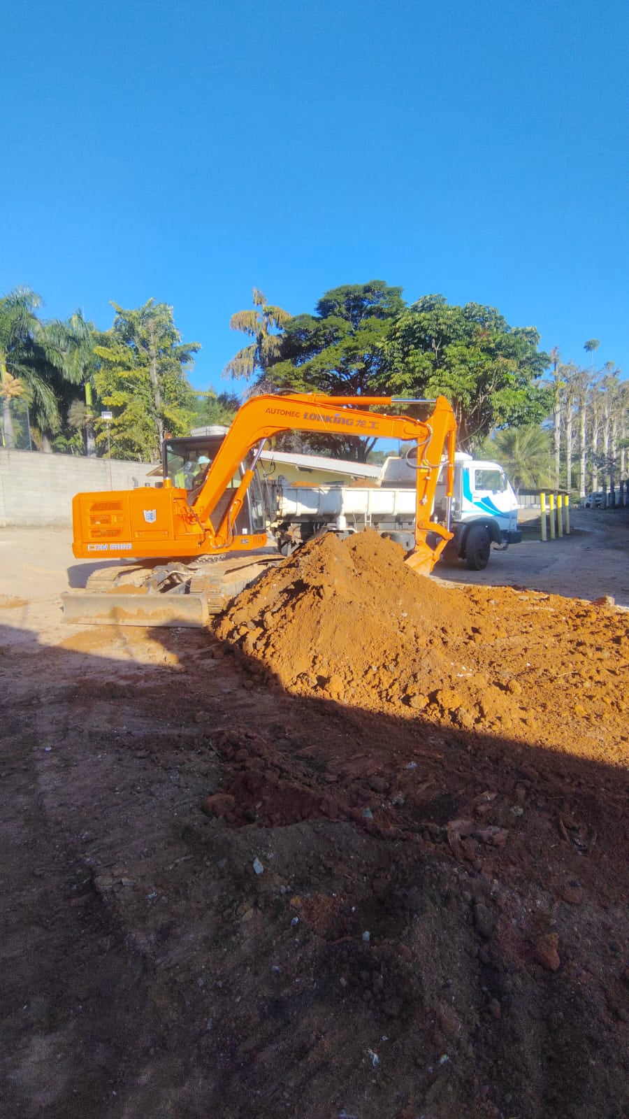 empresa de terraplenagem, limpeza de terrenos, perfuração de brocas, baldrames, demolição
