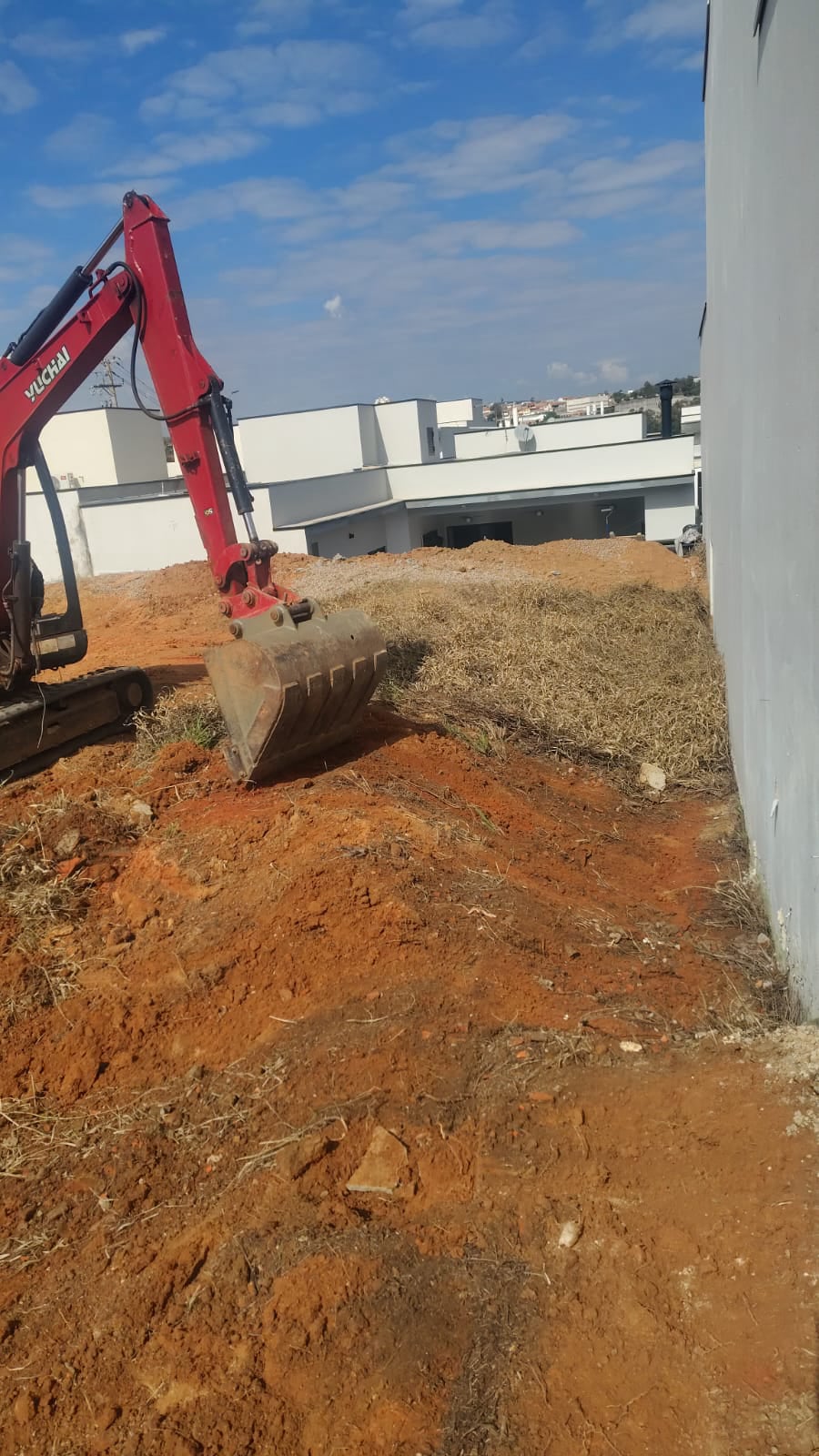 empresa de terraplenagem, limpeza de terrenos, perfuração de brocas, baldrames, demolição