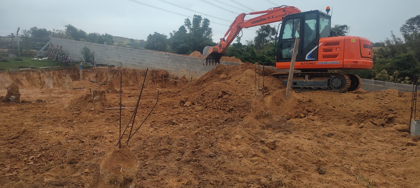 empresa de terraplenagem, limpeza de terrenos, perfuração de brocas, baldrames, demolição